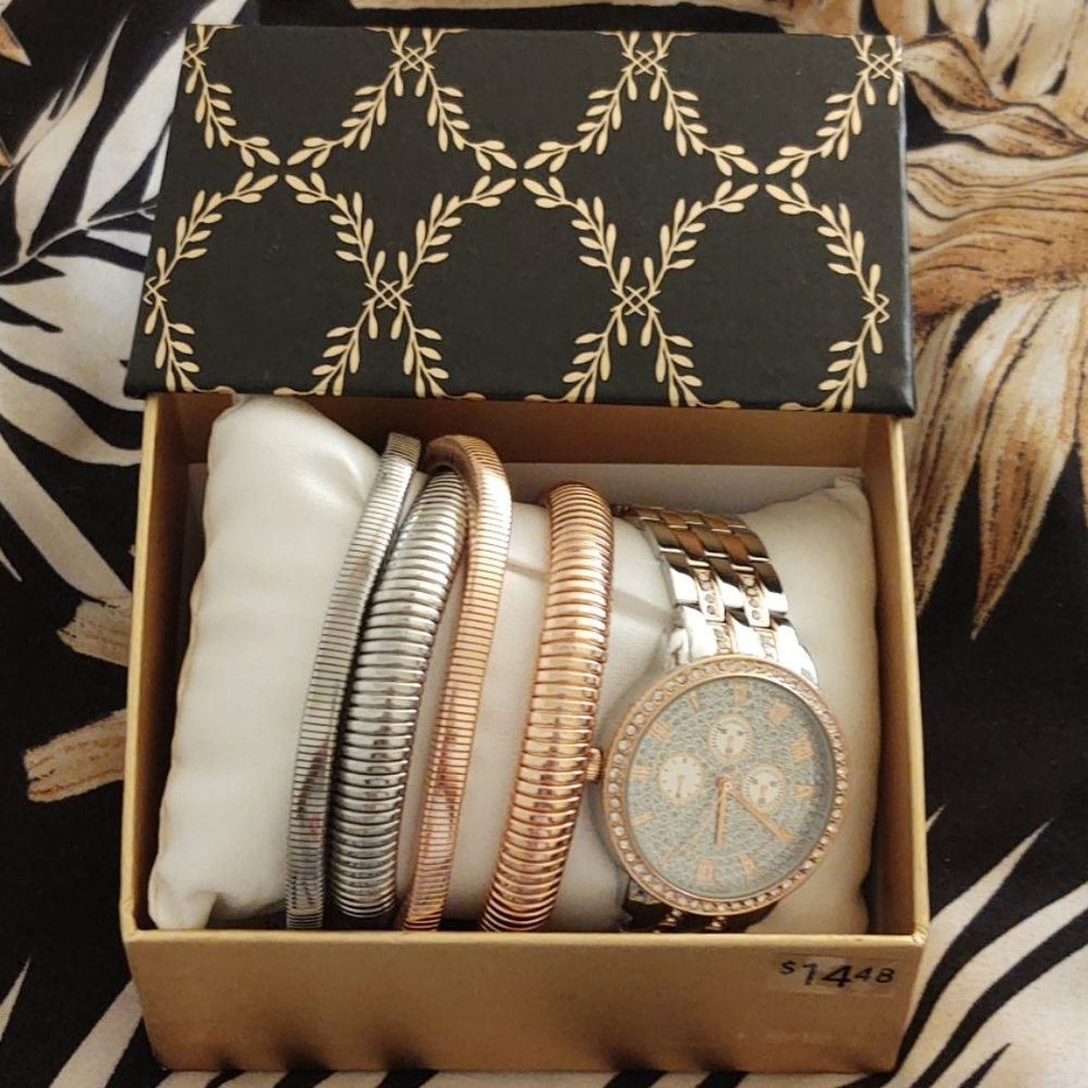 Watch with bangles set